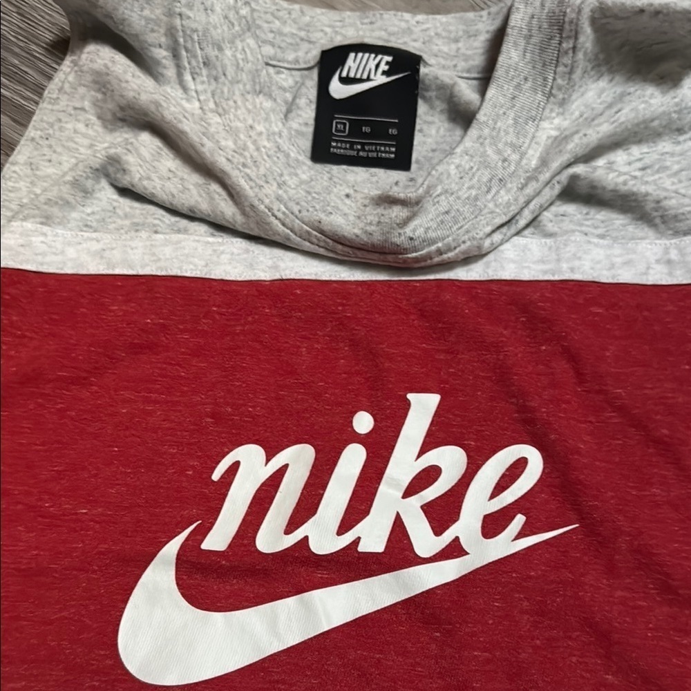 Nike Women’s Varsity Sportswear Crop - Picture 2 of 8